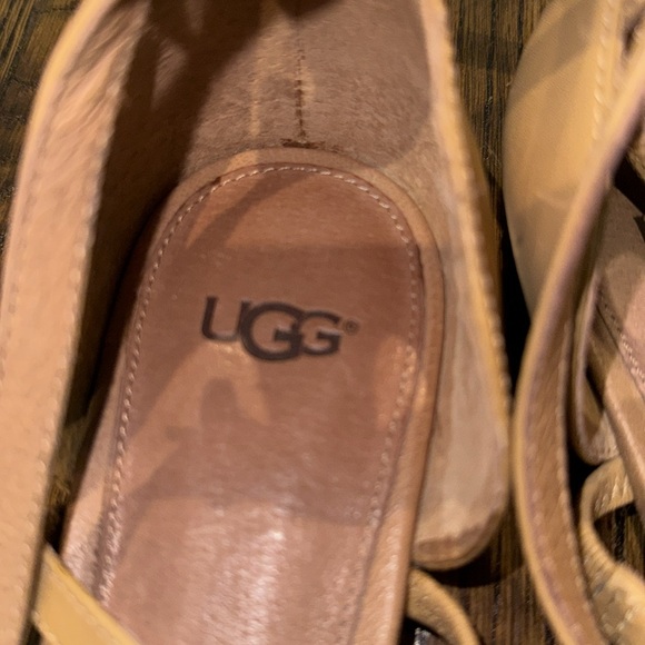 UGG flats with wraparound ankle strap size 8 - Picture 2 of 6